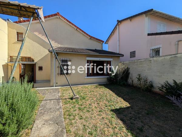 Maison
         5 pièces
        - 100 m² Exclusivité 299 500 € *