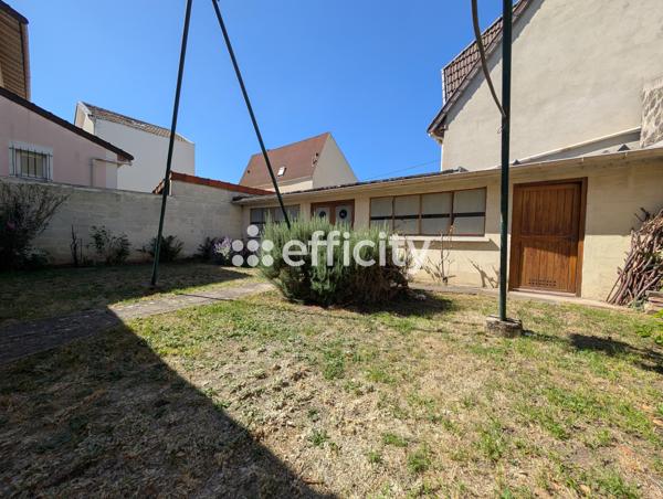 Maison
         5 pièces
        - 100 m² Exclusivité 299 500 € *