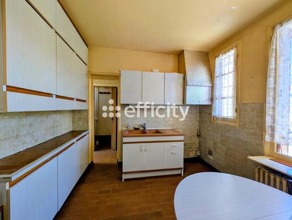 Maison
         5 pièces
        - 100 m² Exclusivité 299 500 € *