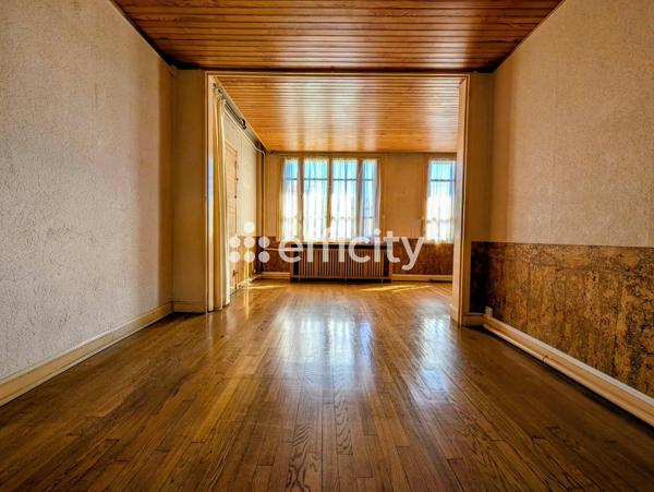 Maison
         5 pièces
        - 100 m² Exclusivité 299 500 € *
