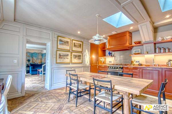 "Versailles Saint Louis" Exceptionnel - Comme une suite d'hôtel - Somptueux appartement de 60.76m² ! Loyer 1 950 €/mois charges comprises **  - Référence  28464