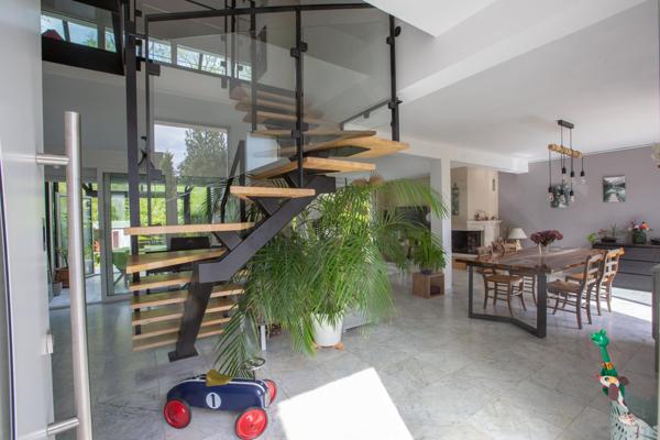 UN CADRE ENCHANTEUR: SUPERBE MAISON FAMILIALE DE 185 M²