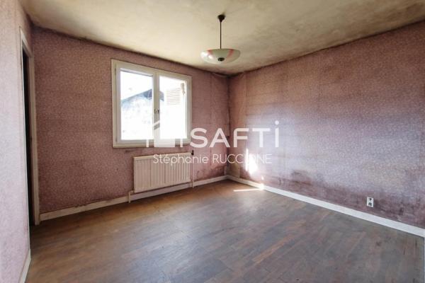 Maison sur sous sol complet à rénover