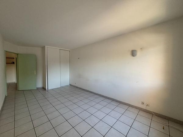APPARTEMENT T3 80M² ISLE SUR LA SORGUE AVEC PARKING ET BALCON
