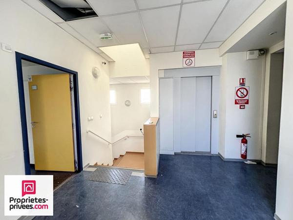 LOCAL COMMERCIAL avec MUR 300 m² sur 406 m² de terrain