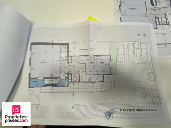 LOCAL COMMERCIAL avec MUR 300 m² sur 406 m² de terrain