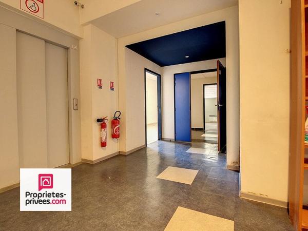 LOCAL COMMERCIAL avec MUR 300 m² sur 406 m² de terrain