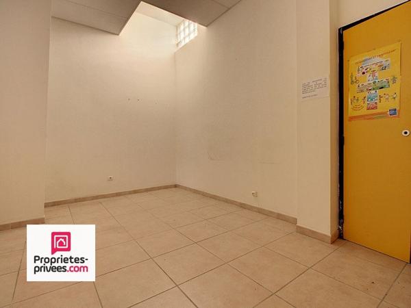 LOCAL COMMERCIAL avec MUR 300 m² sur 406 m² de terrain