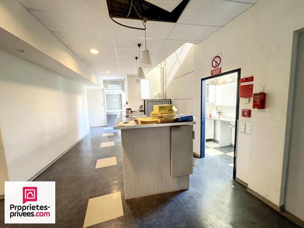 LOCAL COMMERCIAL avec MUR 300 m² sur 406 m² de terrain
