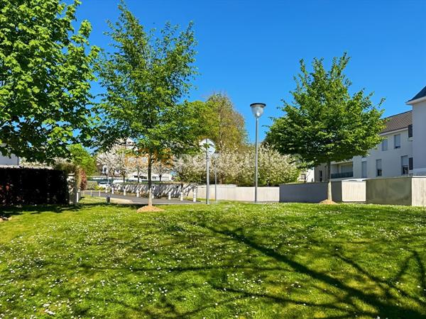 Vente
                Appartement27,38 m² - 1 Pièce -
                    Brie comte robert (77170)