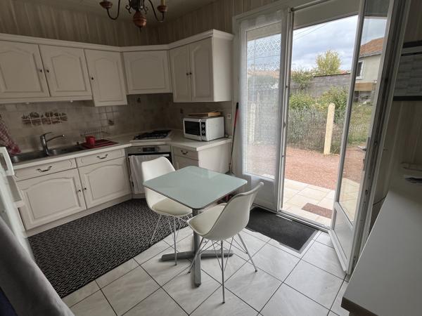 ref 113490 THOUARS proche Leclerc maison de plain pied type 3 avec garage