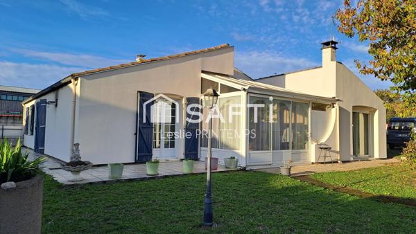 Plain pied 4 chambres avec dépendances et piscine