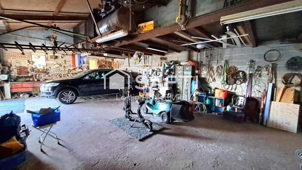 Plain pied 4 chambres avec dépendances et piscine