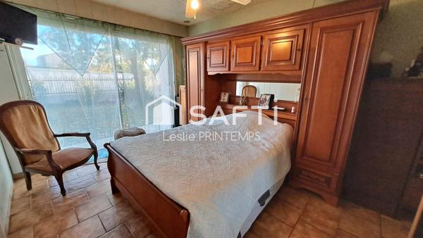 Plain pied 4 chambres avec dépendances et piscine