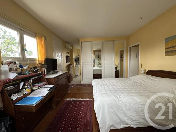 Maison à vendre  8 pièces - 180,12 m 2   ST MAUR DES FOSSES  - 94