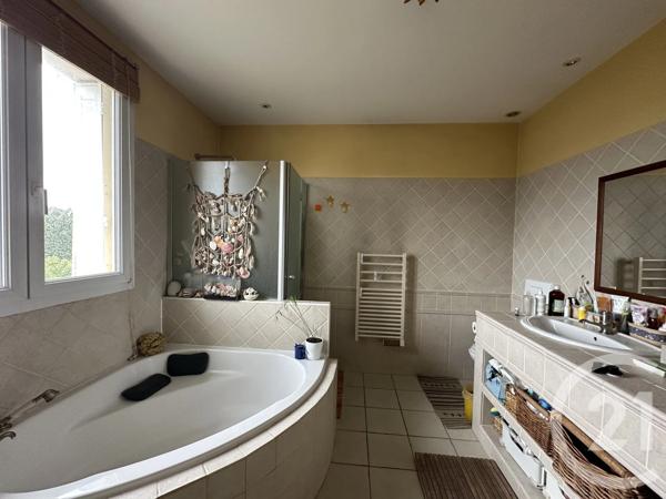 Maison à vendre  8 pièces - 180,12 m 2   ST MAUR DES FOSSES  - 94