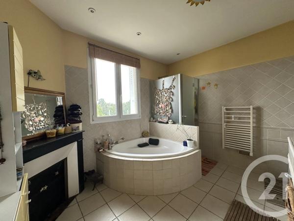 Maison à vendre  8 pièces - 180,12 m 2   ST MAUR DES FOSSES  - 94