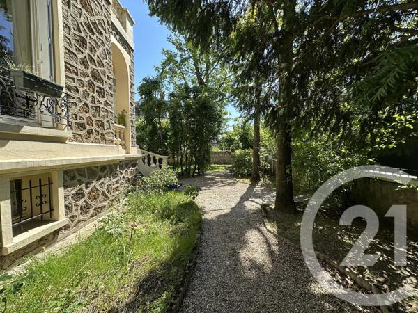 Maison à vendre  8 pièces - 180,12 m 2   ST MAUR DES FOSSES  - 94