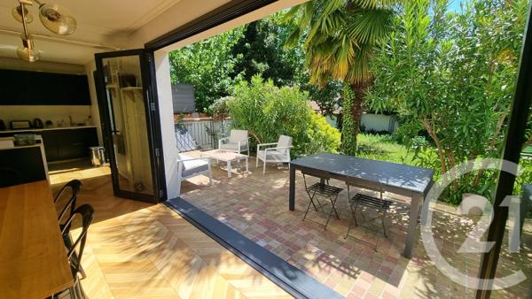 Maison à vendre  8 pièces - 180,12 m 2   ST MAUR DES FOSSES  - 94
