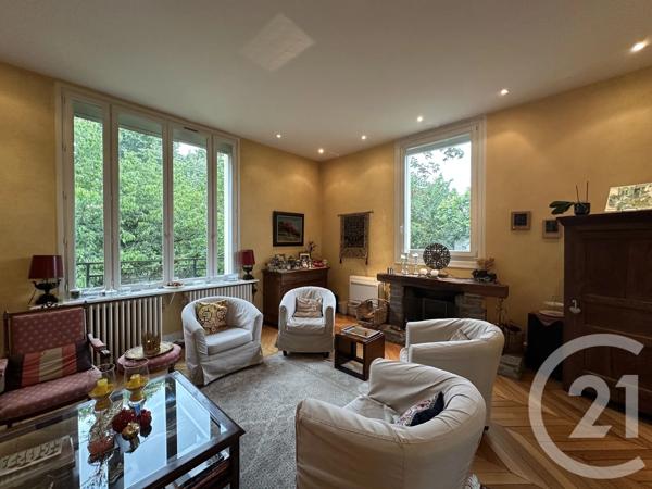 Maison à vendre  8 pièces - 180,12 m 2   ST MAUR DES FOSSES  - 94