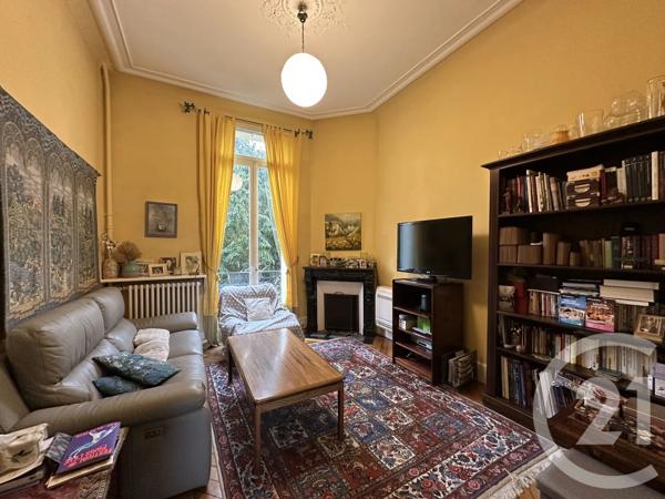 Maison à vendre  8 pièces - 180,12 m 2   ST MAUR DES FOSSES  - 94