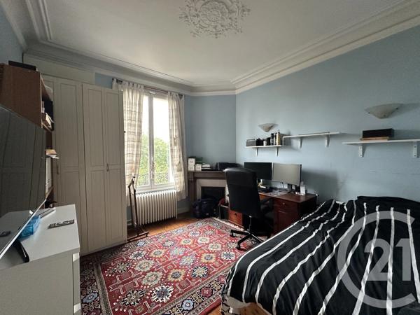 Maison à vendre  8 pièces - 180,12 m 2   ST MAUR DES FOSSES  - 94