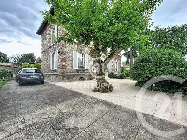 Maison à vendre  8 pièces - 209,50 m 2   MONTMAGNY  - 95