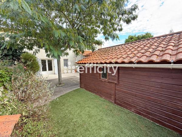 Maison
         5 pièces
        - 104 m² 249 900 € *