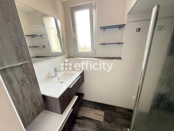 Maison
         5 pièces
        - 104 m² 249 900 € *