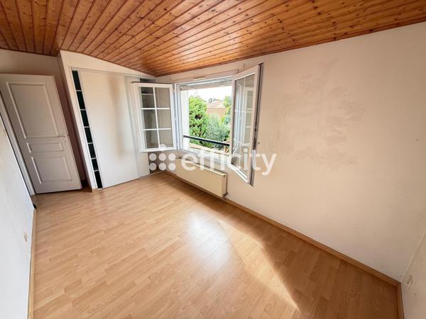 Maison
         5 pièces
        - 104 m² 249 900 € *