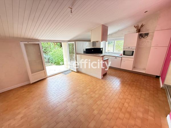 Maison
         5 pièces
        - 104 m² 249 900 € *