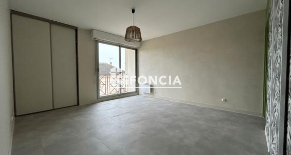 Location Studio 27.79 m² - Poitiers 86000