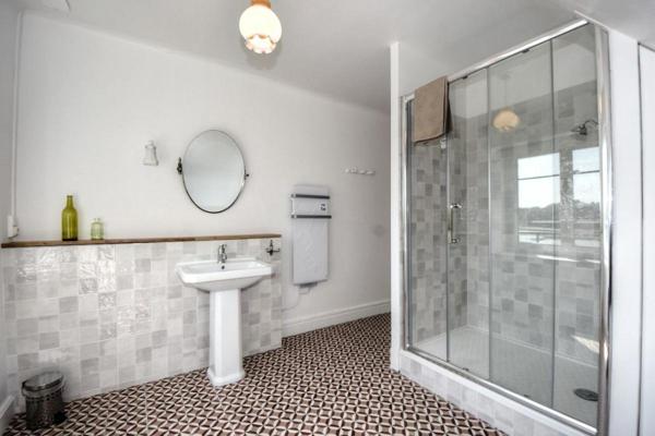 Maison  rénovée sur l'estuaire:  216 m2, 5 chambres, 5 wc, 4 SDB