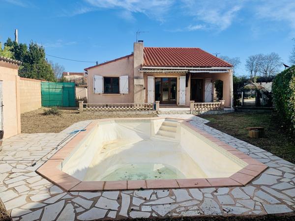 Villa T4 de plain-pied avec jardin et piscine