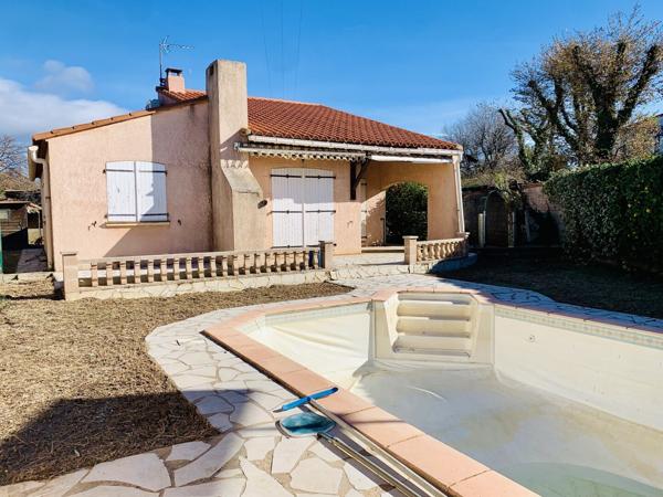Villa T4 de plain-pied avec jardin et piscine