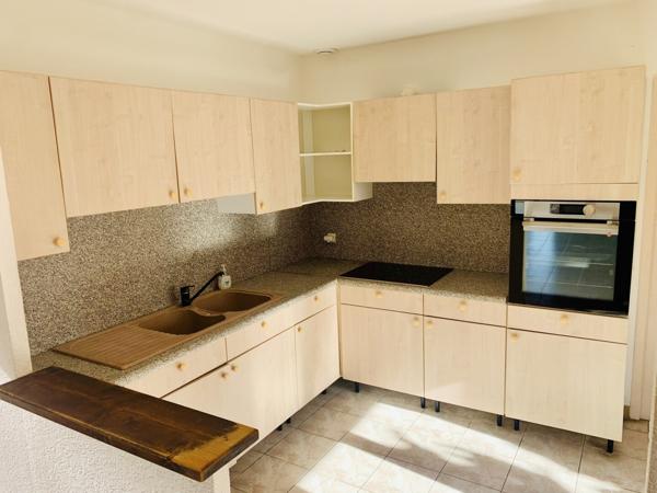 Villa T4 de plain-pied avec jardin et piscine