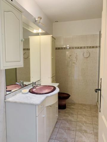 Villa T4 de plain-pied avec jardin et piscine