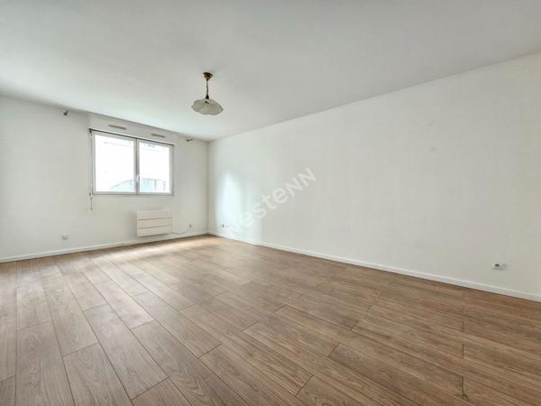 PUTEAUX HYPER CENTRE VILLE Appartement de 3 pièces avec cave et parking