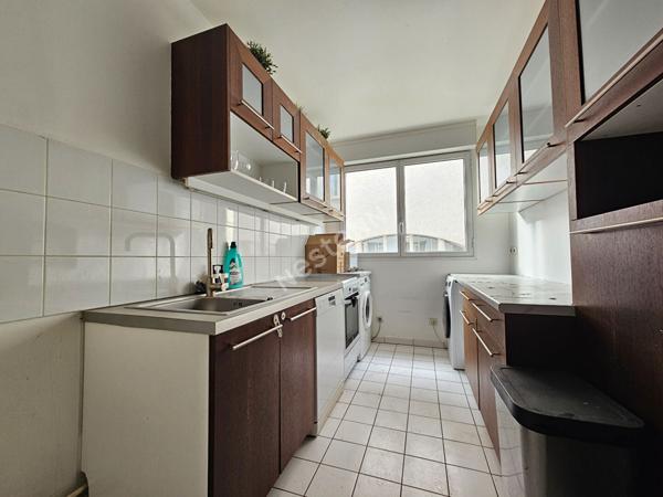 PUTEAUX HYPER CENTRE VILLE Appartement de 3 pièces avec cave et parking