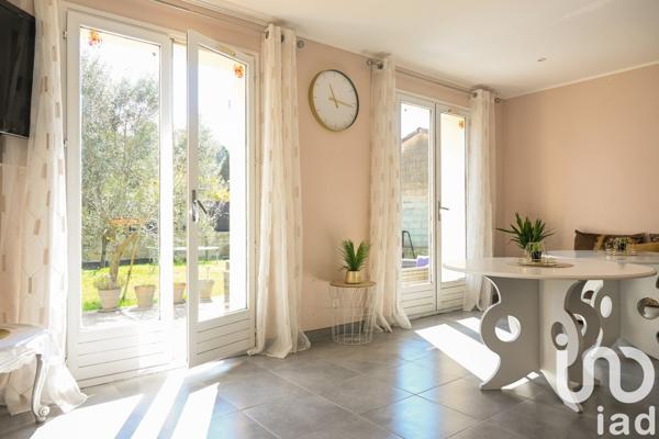 Maison traditionnelle 4 pièces de 73 m² à Mondragon (84430)