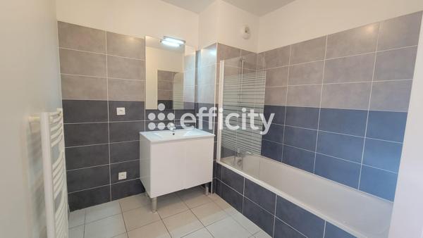 Appartement
         3 pièces
        - 69 m² Exclusivité 219 000 € *