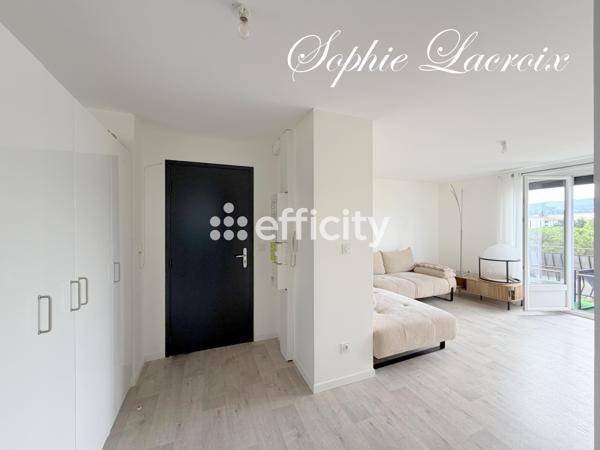 Appartement
         3 pièces
        - 63 m² Exclusivité 130 000 € *