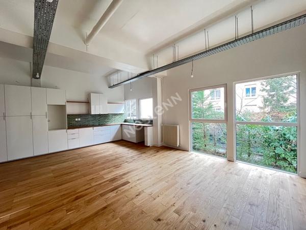 Suresnes limite Puteaux: APPARTEMENT/LOFT de 93m² 3 chambres, deux places de parking