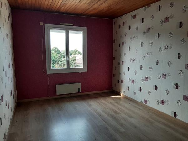 Maison de bourg 7 pieces dont 4 chambres a 5 minutes de Bressuire