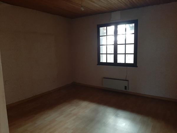 Maison de bourg 7 pieces dont 4 chambres a 5 minutes de Bressuire