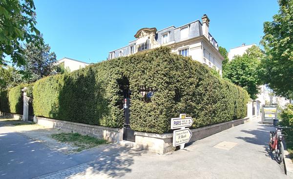 Appartement
         3 pièces
        - 71 m² Bien prestige 730 000 € *