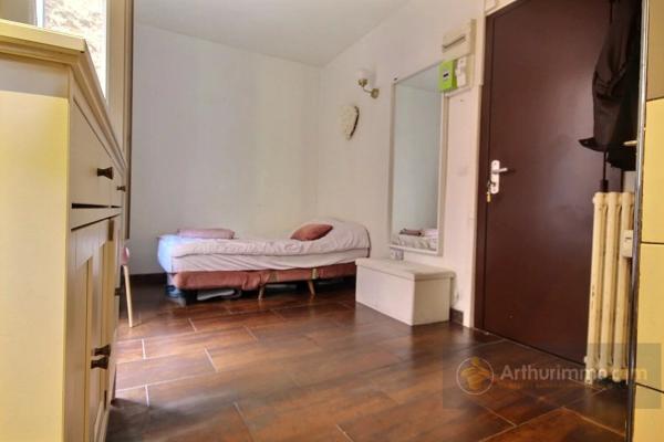 Vente                                                      Appartement
                        
                     1 pièces                      14 m2                     à Paris 15