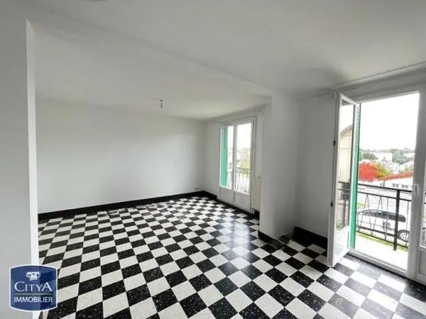 Appartement à louer 4 pièces 89.73m² Saint-Florent-sur-Cher (18400)