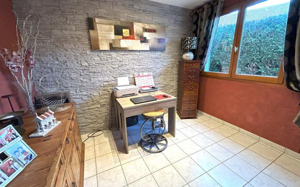 Maison à vendre    6 pièces •  Voisins-le-Bretonneux