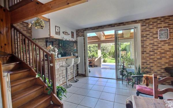 Maison à vendre    6 pièces •  Voisins-le-Bretonneux